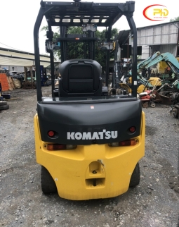 Xe nâng ngồi lái komatsu 2,5 tấn