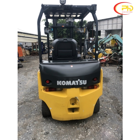 Xe nâng ngồi lái komatsu 2,5 tấn