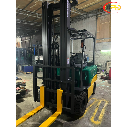 Xe nâng điện ngồi lái Komatsu 2,5 tấn