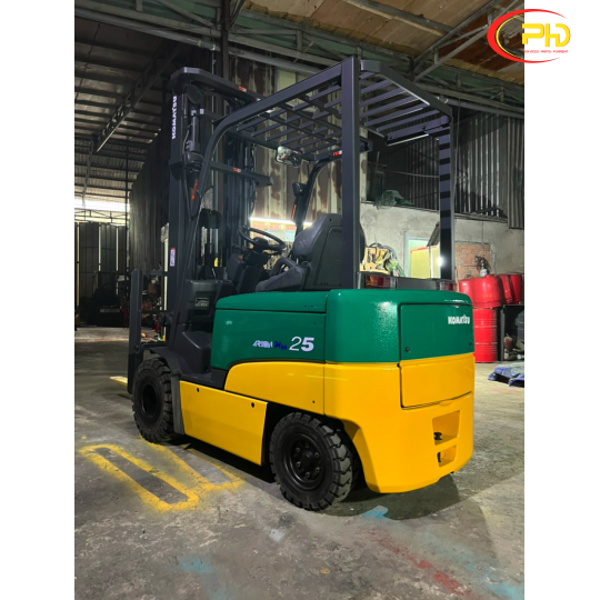 Xe nâng điện ngồi lái Komatsu 2,5 tấn