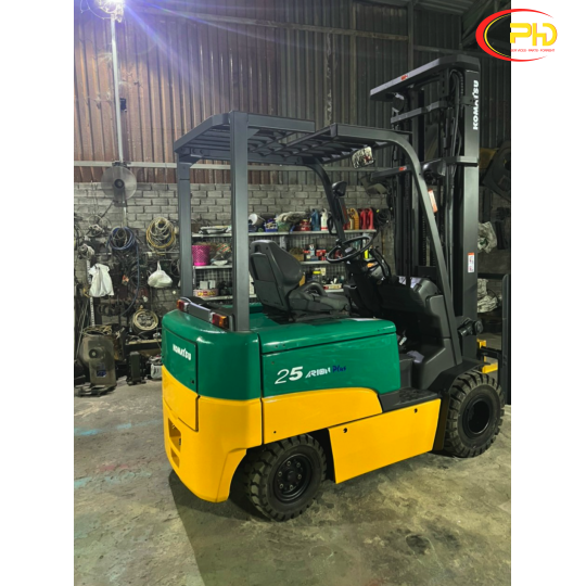 Xe nâng điện ngồi lái Komatsu 2,5 tấn