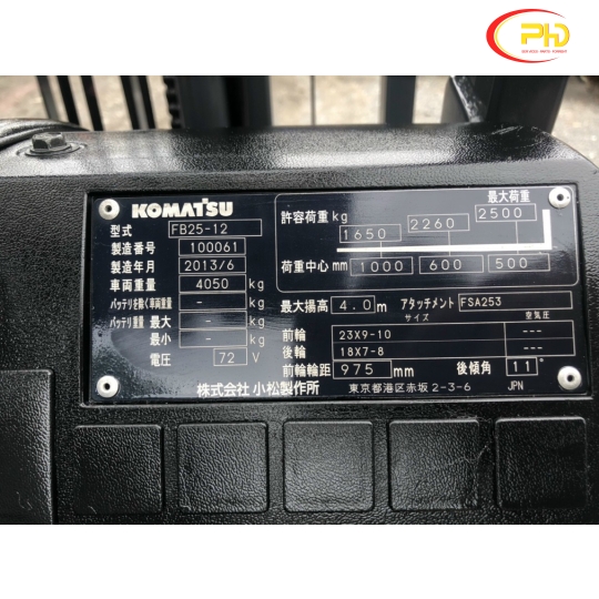 Xe nâng ngồi lái komatsu 2,5 tấn