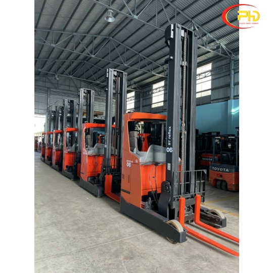 Xe Nâng Hàng Reach Truck Hiệu BT 